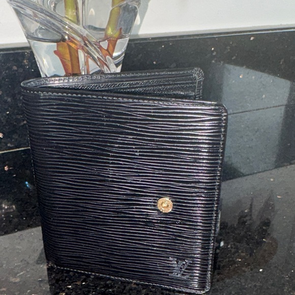 Louis Vuitton Black Epi Leather Wallet in GUC. - Picture 10 of 14